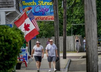 ‘Dear Canada’: U.S. tourist spots try to win back neighbors from the north