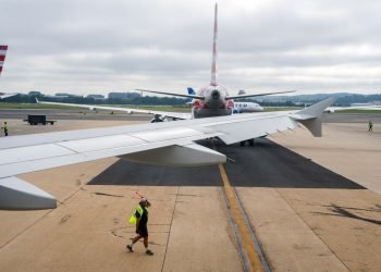 Smoke from unknown passenger device forces emergency landing of American Airlines flight to Washington-Dulles