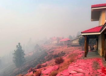 Oregon wildfire threatens thousands of homes as officials issue ominous warning