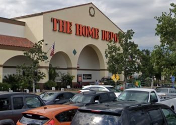 Man struck, killed on freeway while fleeing immigration agents during Home Depot raid