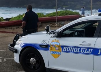 Manhunt underway in popular tourist destination after sulfuric acid attack critically burns pedestrian