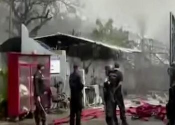 At least seven injured as fire engulfs factory in Karachi’s Landi