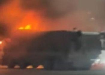 Karachi mob burns seven dumpers after two siblings crushed to death