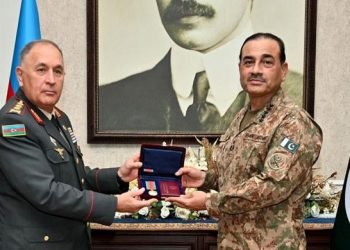 Azerbaijan top commander confers prestigious war medal on Field Marshal