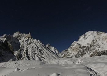 Chinese mountaineer dies while descending K2