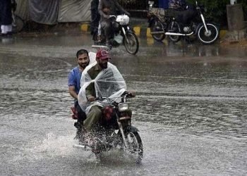 Karachi wakes up to heavy showers after days of sweltering heat