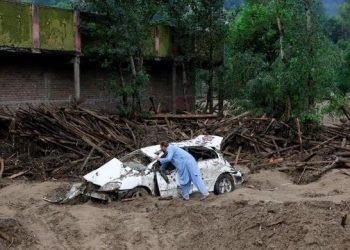 Death toll from northern Pakistan monsoon floods hits almost 400