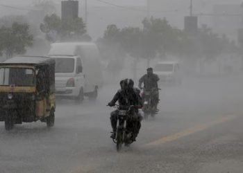 Fresh rainfall hits Karachi, intensity likely to ease by tonight