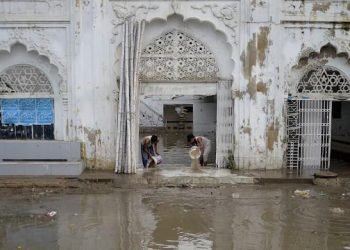 Karachi rain system expected to move out today, light showers likely