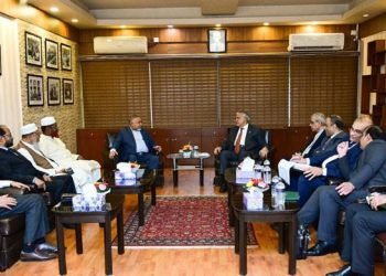 DPM Ishaq Dar meets Bangladesh political leaders in landmark visit