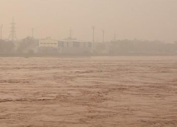 Fault at Ravi headworks in India triggers flooding in Lahore