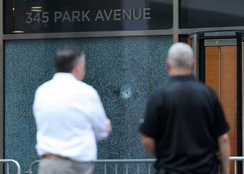 NFL employee shot in lobby by gunman warned colleagues upstairs before calling 911