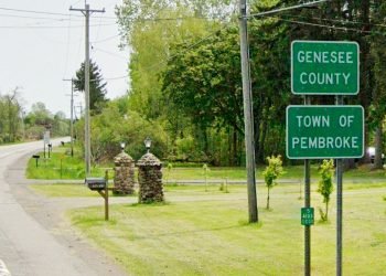 Emergency crews respond to tour bus rollover with dozens of patients in New York