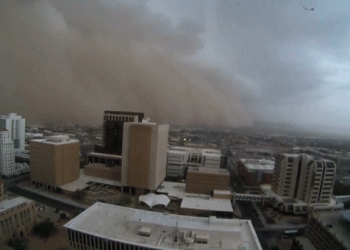 Towering dust storm sweeps across Phoenix
