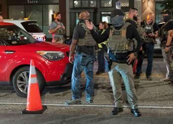 Police in DC get yelled at while setting up checkpoint along popular nightlife corridor