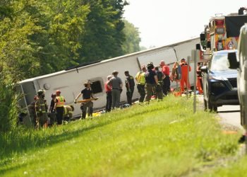 Columbia University student among 5 killed in New York tour bus crash after Niagara Falls visit