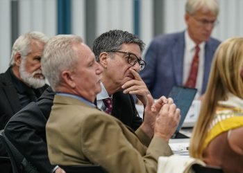 CDC panel supports ‘individual decision-making’ on COVID vaccines, keeps access open