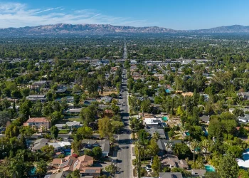 Residents in exclusive enclave demand Dem mayor act on crime surge