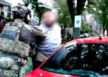 ICE agents break car window to arrest resisting illegal immigrant in exclusive Fox News ride-along