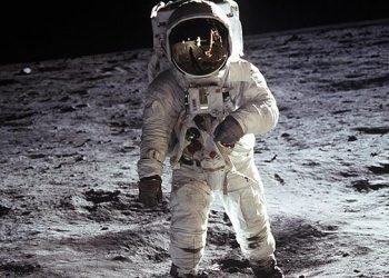 Over the Moon: Fake astronaut scams lovestruck Japanese octogenarian