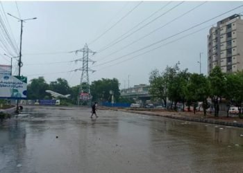 Lyari, Malir rivers rage as Karachi wakes up to 129mm rain; more spells likely