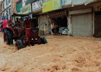 Streets, homes submerged as heavy rains batter Karachi for third day