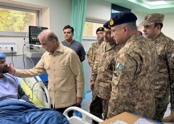 On Bannu visit with COAS, PM says Afghanistan must choose between terrorists or Pakistan