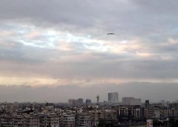 Light rain soaks Karachi in early morning showers