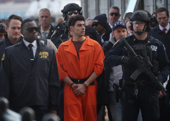 Luigi Mangione moves to dismiss death penalty, federal case citing Bondi comments