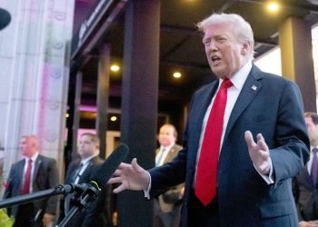 Trump blasts Democrats as Charlotte mayor wins primary following deadly train attack and more top headlines