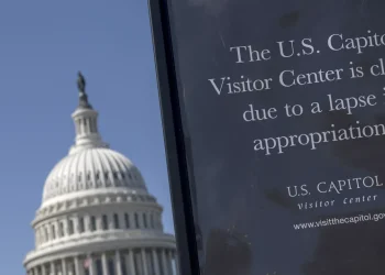 Government shutdown enters 3rd day amid Senate stalemate and more top headlines