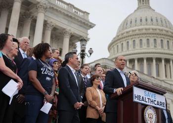 Dems fundraise off government shutdown as Hakeem Jeffries urges supporters to ‘keep the faith’