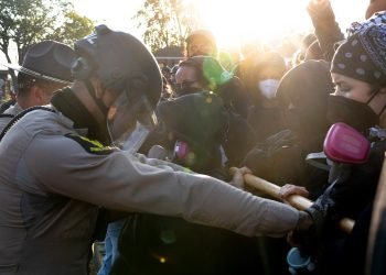 DHS says ICE agents in Chicago suburb ‘boxed in by 10 cars’ as tensions escalate