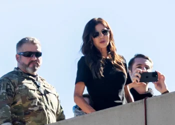 Noem prays with ICE officers during Portland visit as Oregon governor orders troops home