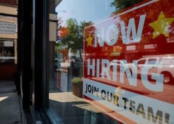 Moderate US job openings, weak hiring underscore labor market stagnation