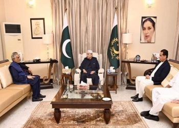 Dar-led diplomacy cools tempers as PML-N, PPP agree to truce after weeks of sniping