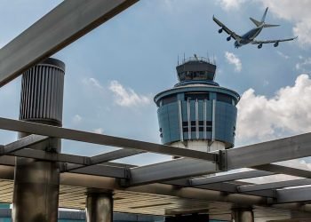 Two Delta regional jets collide on taxiway at LaGuardia Airport; 1 injured