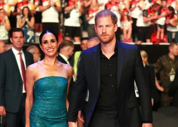 Prince Harry, Meghan Markle ‘wrong winners’ of humanitarian award amid ongoing royal tensions: experts